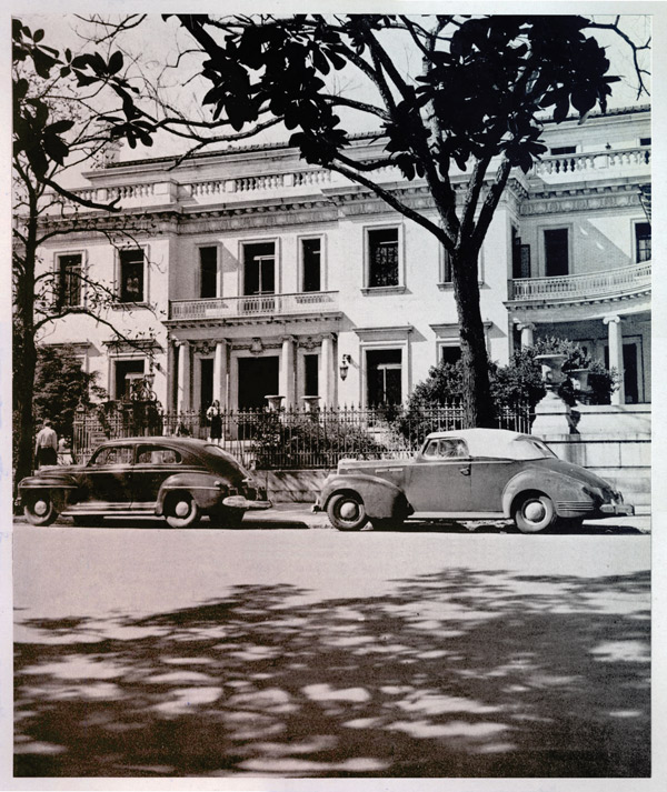 old photo showing vintage cars parking outside of the Armstrong House in Savannah, GA