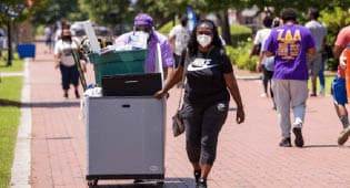 Students moving onto campus.